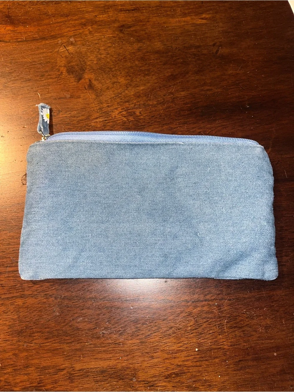 Claire's Blue Daisy Print Zipper Pouch